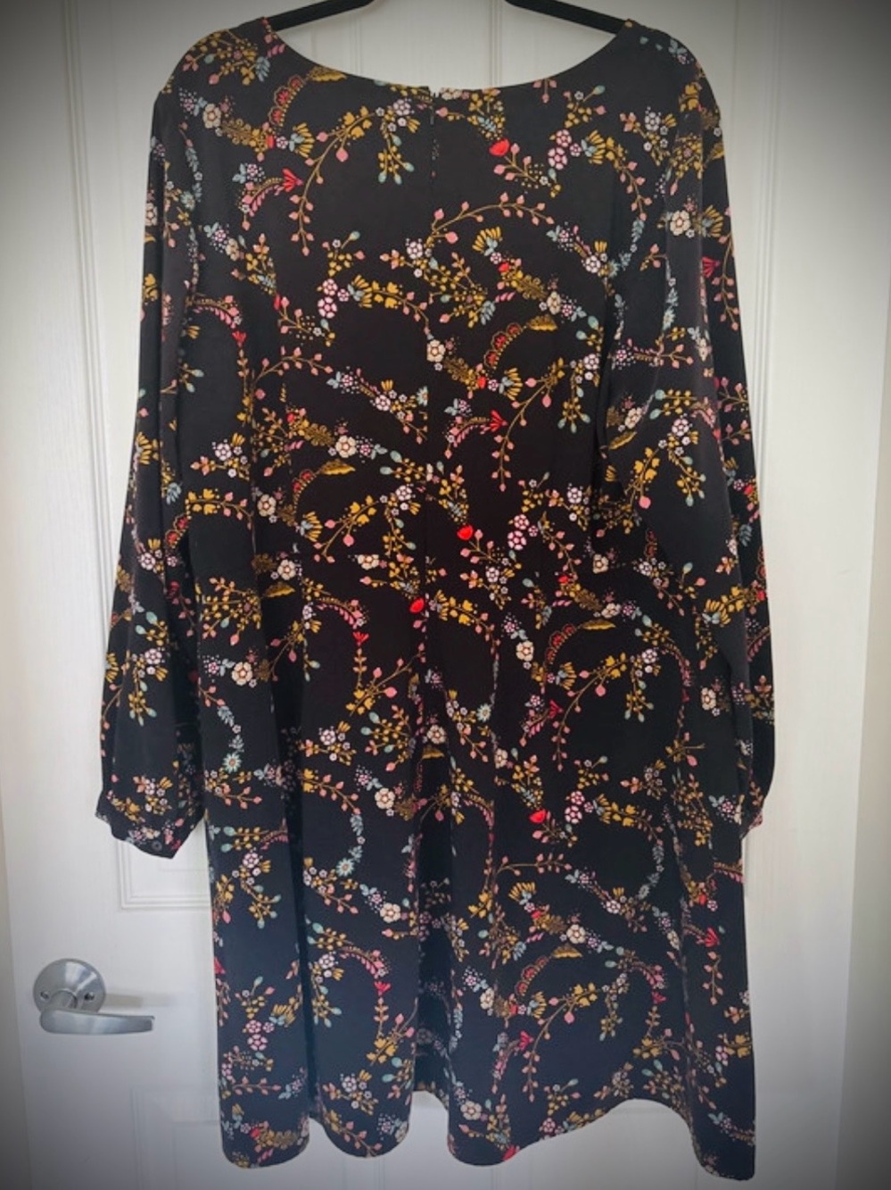 LOFT Plus Floral Long Sleeve Shift Dress Size 18 Black Multicolor - Picture 2 of 5
